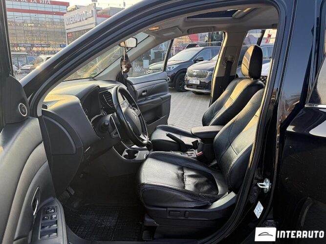 Mitsubishi Outlander 35 interauto-car