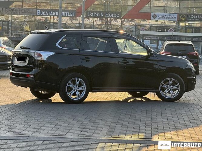Mitsubishi Outlander 33 interauto-car