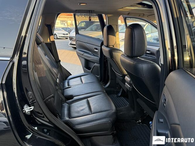 Mitsubishi Outlander 44 interauto-car