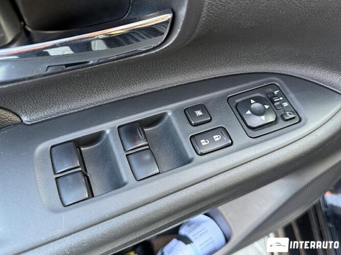 Mitsubishi Outlander 48 interauto-car