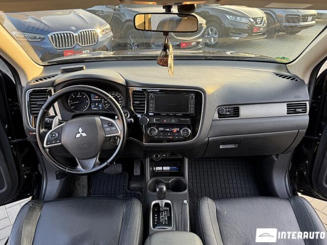 Mitsubishi Outlander 36 interauto-car