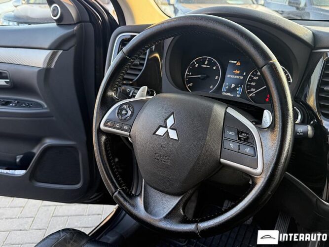 Mitsubishi Outlander 37 interauto-car