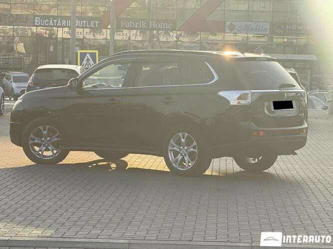 Mitsubishi Outlander 34 interauto-car