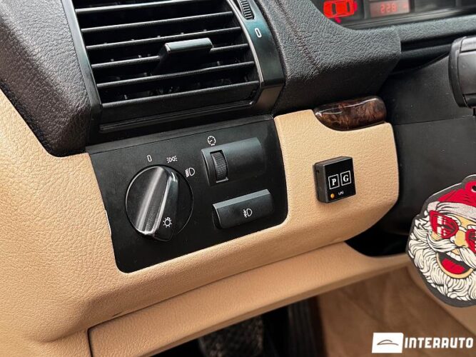 BMW X5 3.0i 44 interauto-car