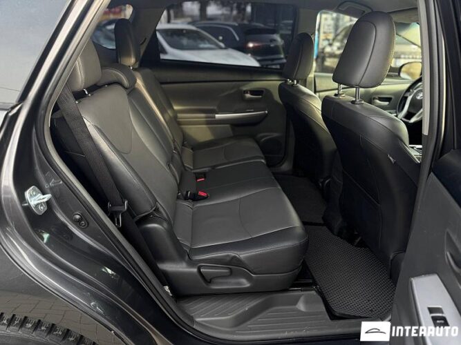 Toyota Prius Plus / V 43 interauto-car