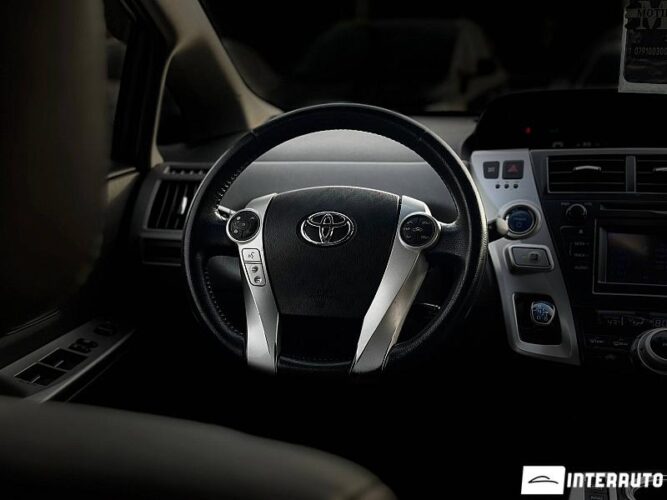 Toyota Prius Plus / V 36 interauto-car