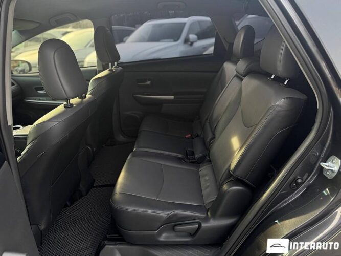 Toyota Prius Plus / V 42 interauto-car