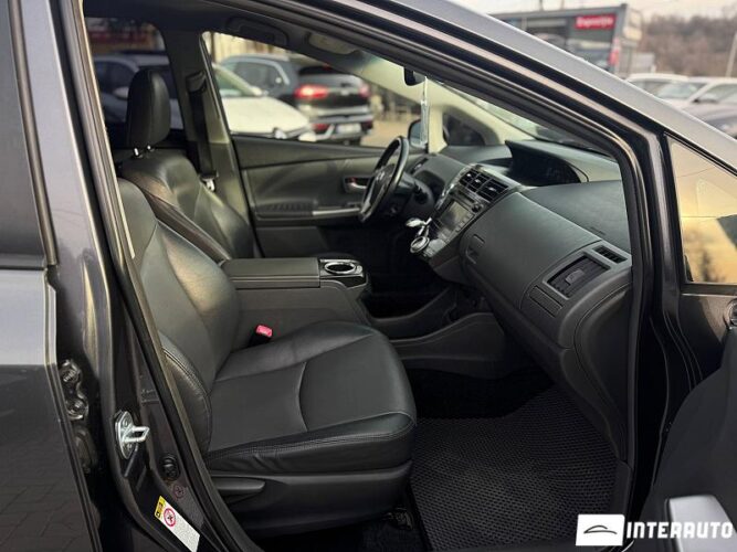 Toyota Prius Plus / V 44 interauto-car