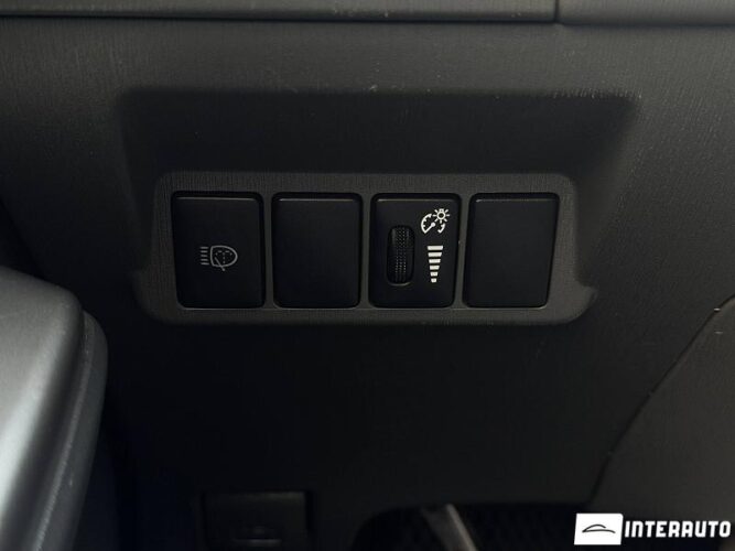 Toyota Prius Plus / V 46 interauto-car