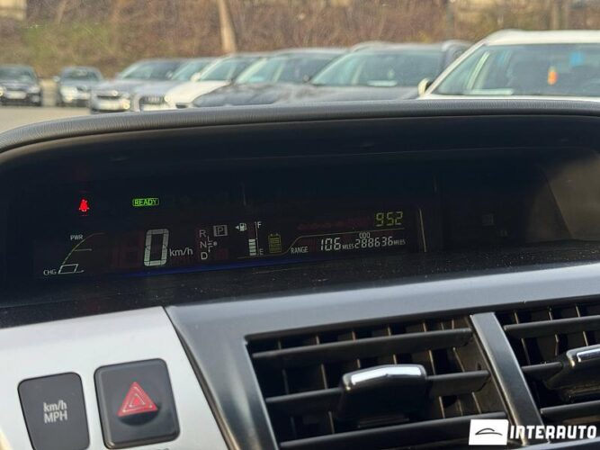 Toyota Prius Plus / V 37 interauto-car