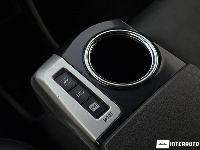 Toyota Prius Plus / V 41 interauto-car