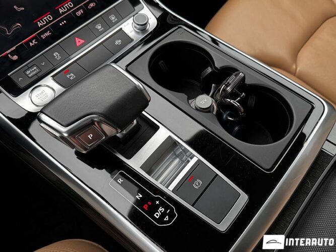 Audi Q7 54 interauto-car