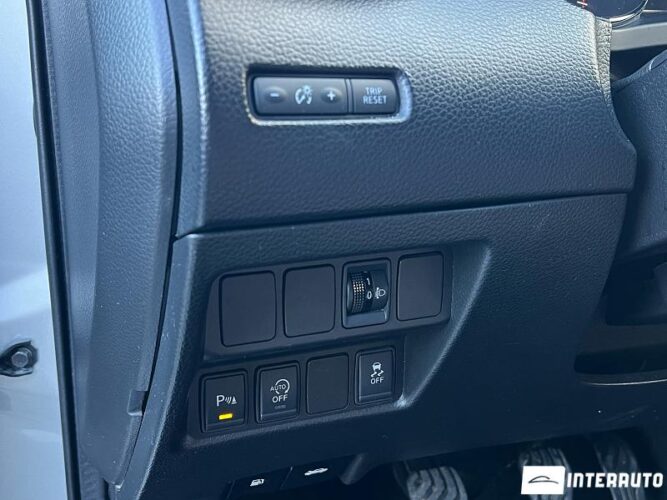 Nissan Qashqai 37 interauto-car