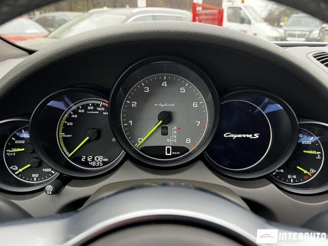 Porsche Cayenne S Hybrid 42 interauto-car