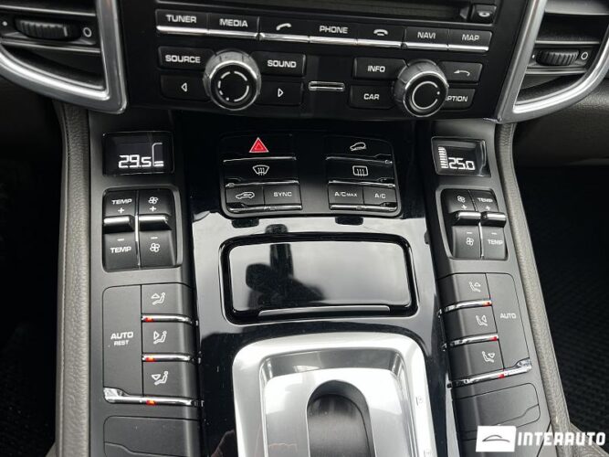 Porsche Cayenne S Hybrid 44 interauto-car