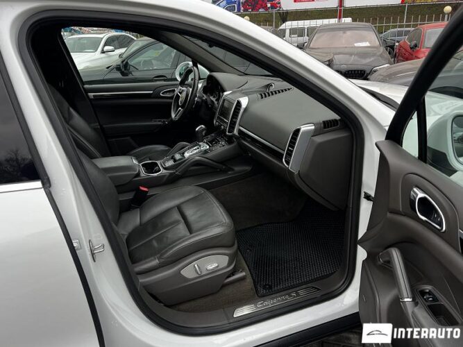 Porsche Cayenne S Hybrid 40 interauto-car