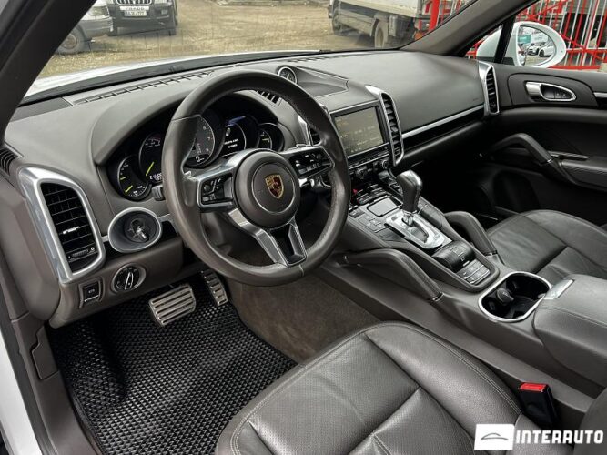 Porsche Cayenne S Hybrid 36 interauto-car