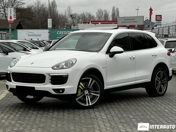 Porsche Cayenne S Hybrid 32 interauto-car