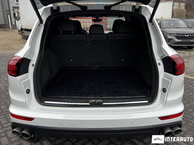 Porsche Cayenne S Hybrid 51 interauto-car