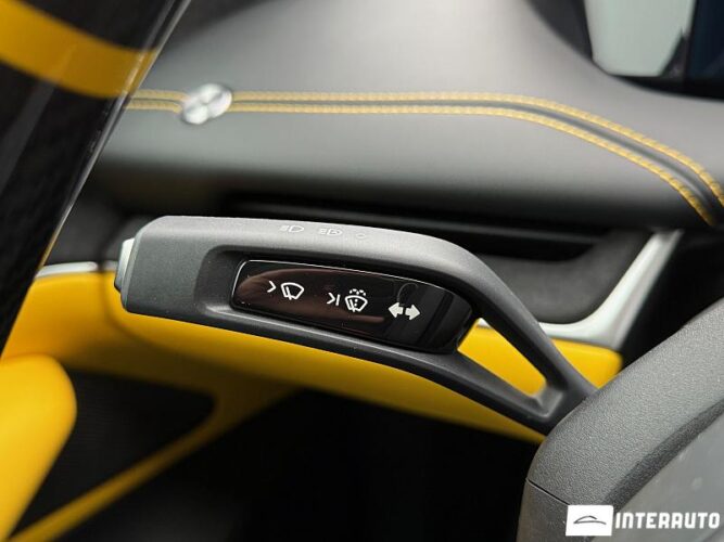 Xiaomi SU7 Ultra 49 interauto-car