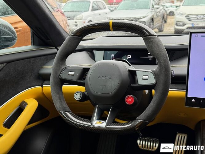 Xiaomi SU7 Ultra 48 interauto-car