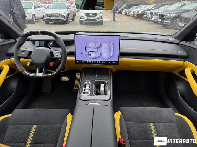 Xiaomi SU7 Ultra 47 interauto-car