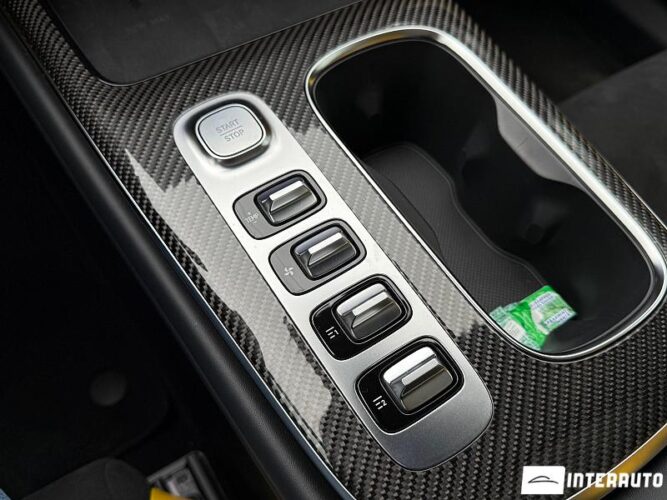 Xiaomi SU7 Ultra 54 interauto-car