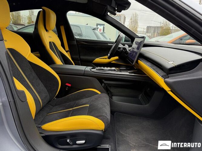 Xiaomi SU7 Ultra 56 interauto-car