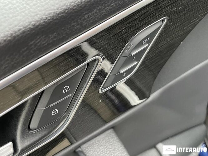 Audi Q7 42 interauto-car