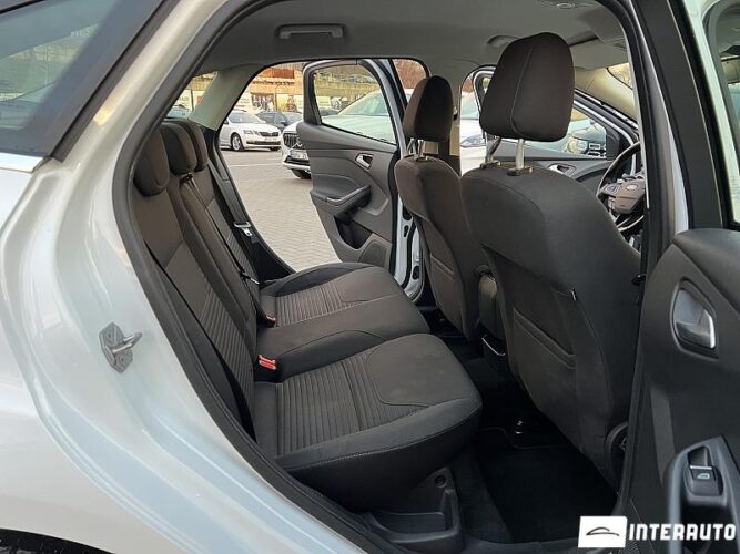 Ford Focus 44 interauto-car