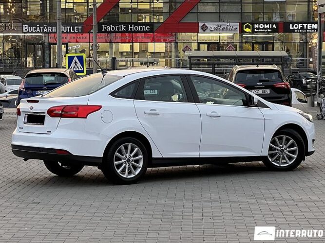 Ford Focus 33 interauto-car