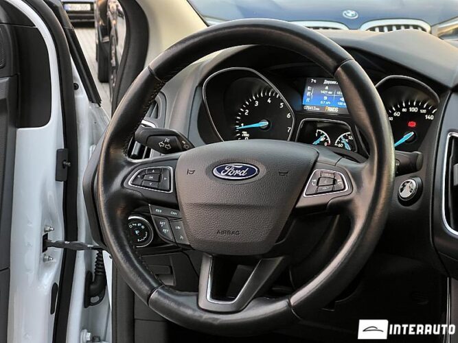 Ford Focus 37 interauto-car