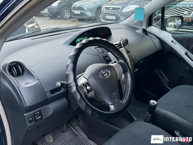 Toyota Yaris 37 interauto-car