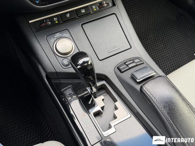 Lexus ES 300h 45 interauto-car