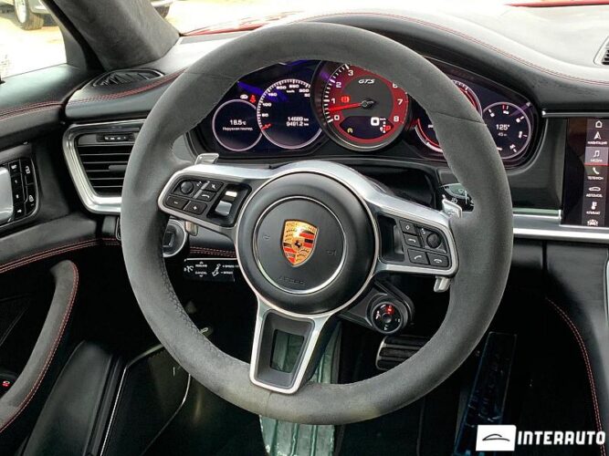 Porsche Panamera GTS 35 interauto-car