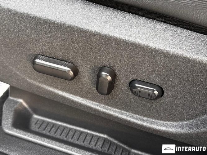 Ford Kuga 53 interauto-car