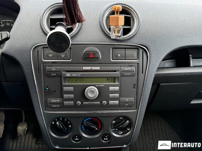 Ford Fusion 37 interauto-car