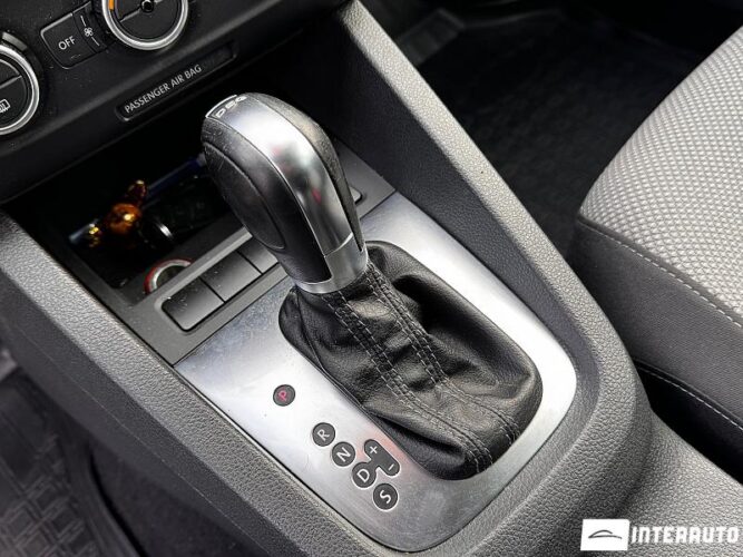 Volkswagen Jetta 41 interauto-car