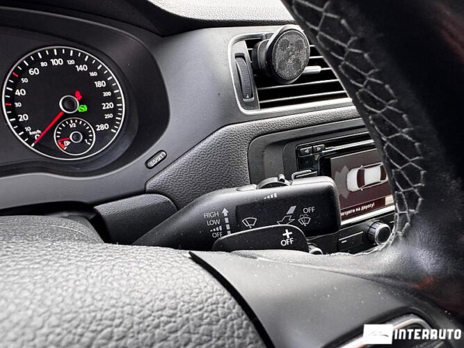 Volkswagen Jetta 43 interauto-car