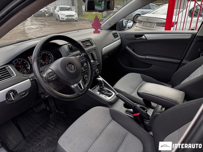 Volkswagen Jetta 37 interauto-car