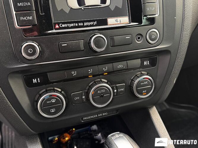 Volkswagen Jetta 42 interauto-car