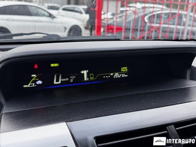 Toyota Prius 38 interauto-car