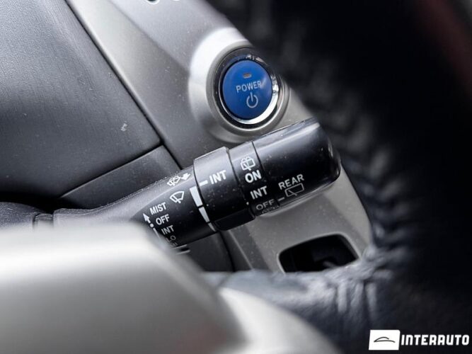 Toyota Prius 42 interauto-car