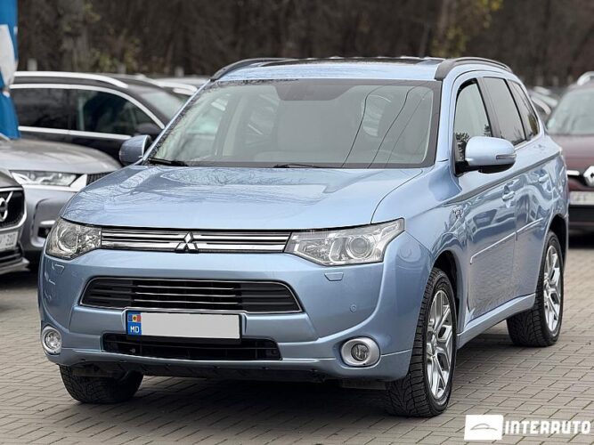 Mitsubishi Outlander 2013 doar la InterAuto