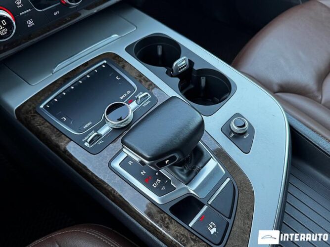 Audi Q7 49 interauto-car