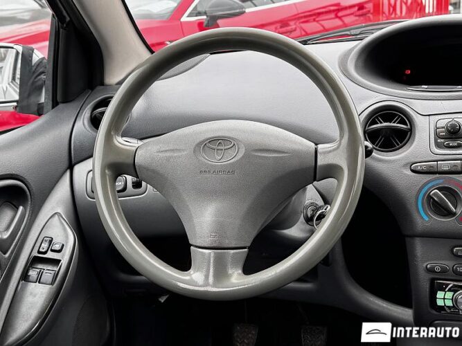 Toyota Yaris 29 interauto-car