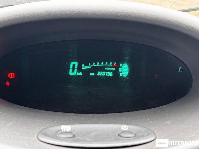 Toyota Yaris 31 interauto-car