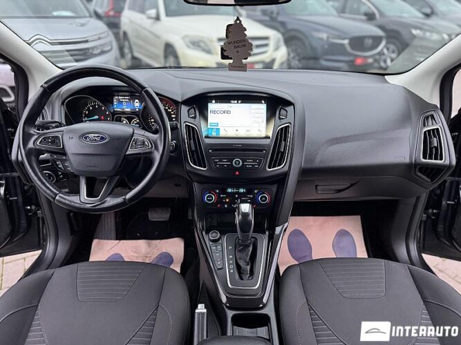 Ford Focus 37 interauto-car