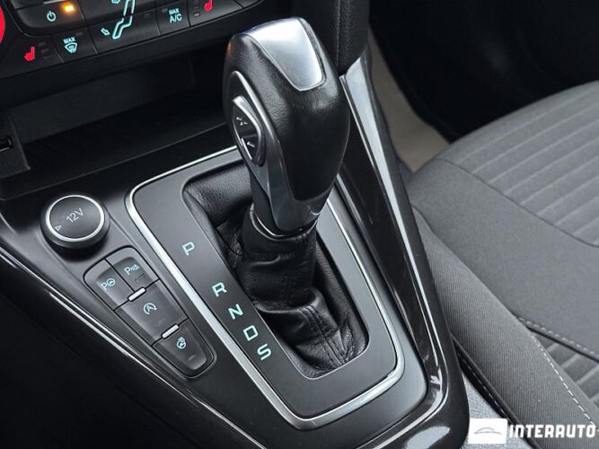 Ford Focus 43 interauto-car