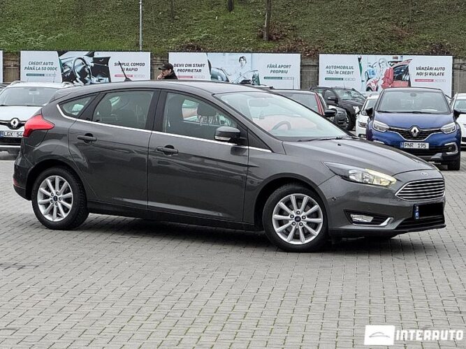 Ford Focus 32 interauto-car